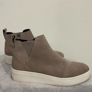 TOMS- Jamie Taupe Suede Slip on Sneaker. Size 9. Color Taupe gray